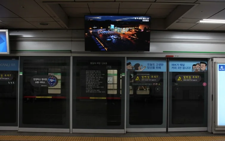 지하철 동영상 광고 4